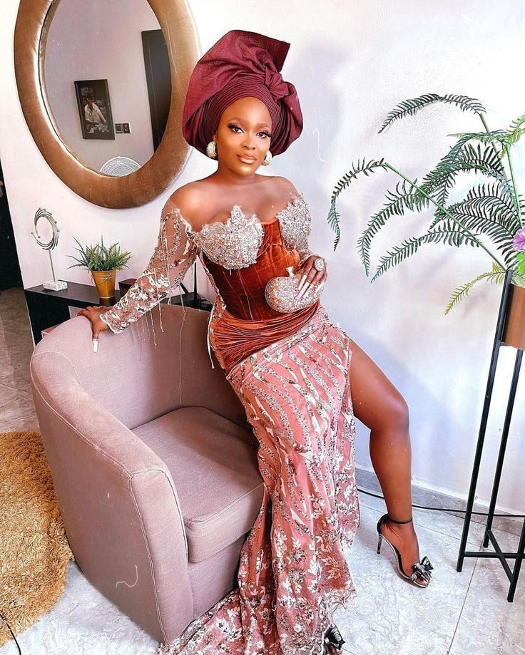 2166fc04dbe40e0024ee0ff4f61c1954 The Hottest Asoebi Styles for Bridesmaid in 2022 (Images)