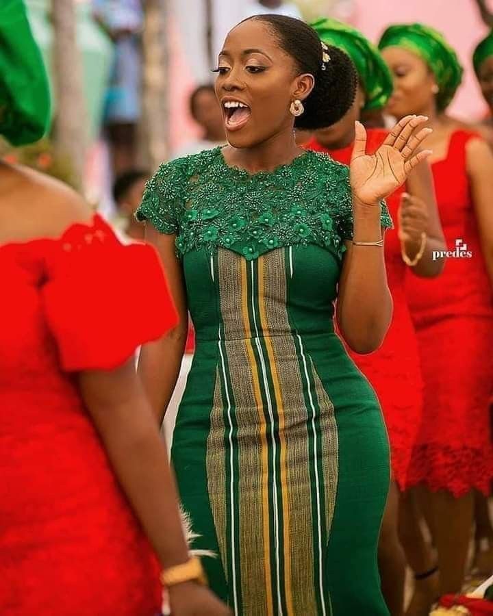 690f8f284c3cdd919ee820df464cc882 The Hottest Asoebi Styles for Bridesmaid in 2022 (Images)