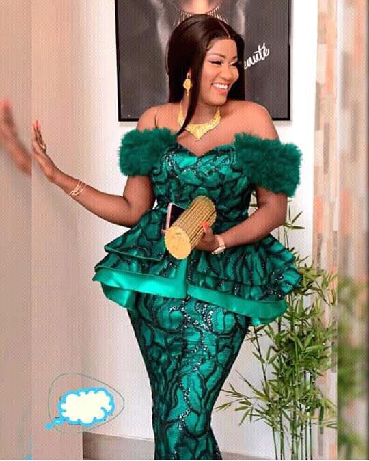 ae9acef64c7d16b4dff983718aa19190 The Hottest Asoebi Styles for Bridesmaid in 2022 (Images)
