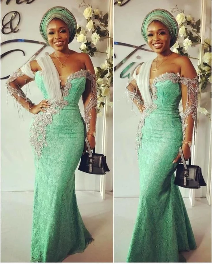eee94158b00a37e5fc0cc1ad3da33c61 The Hottest Asoebi Styles for Bridesmaid in 2022 (Images)