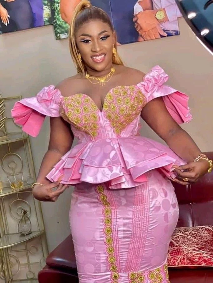 ff6f7bfd3b2976c0174f6ad9fc84cd17 The Hottest Asoebi Styles for Bridesmaid in 2022 (Images)